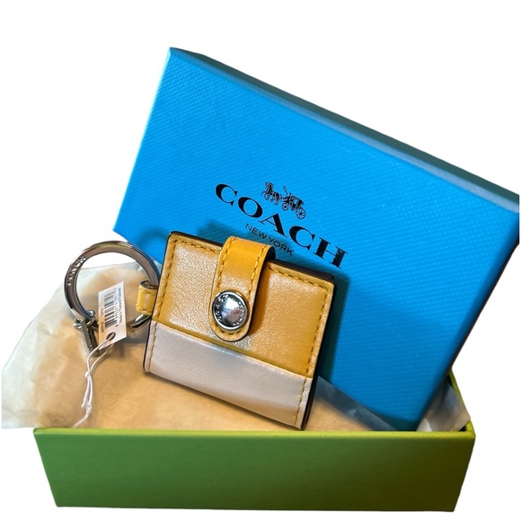 Coach Yellow & White Leather ID Card Holder Keychain Wallet NWT And Box - Picture 1 of 6